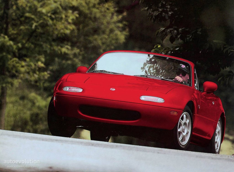 Illustration for article titled This motorcycle sidecar has an NA Miata marker light and half of a Honda EG Civic taillight